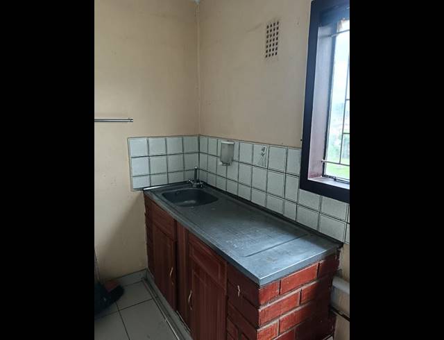 2 BEDROOM PROPERTY TO RENT IN NEWLANDS WEST